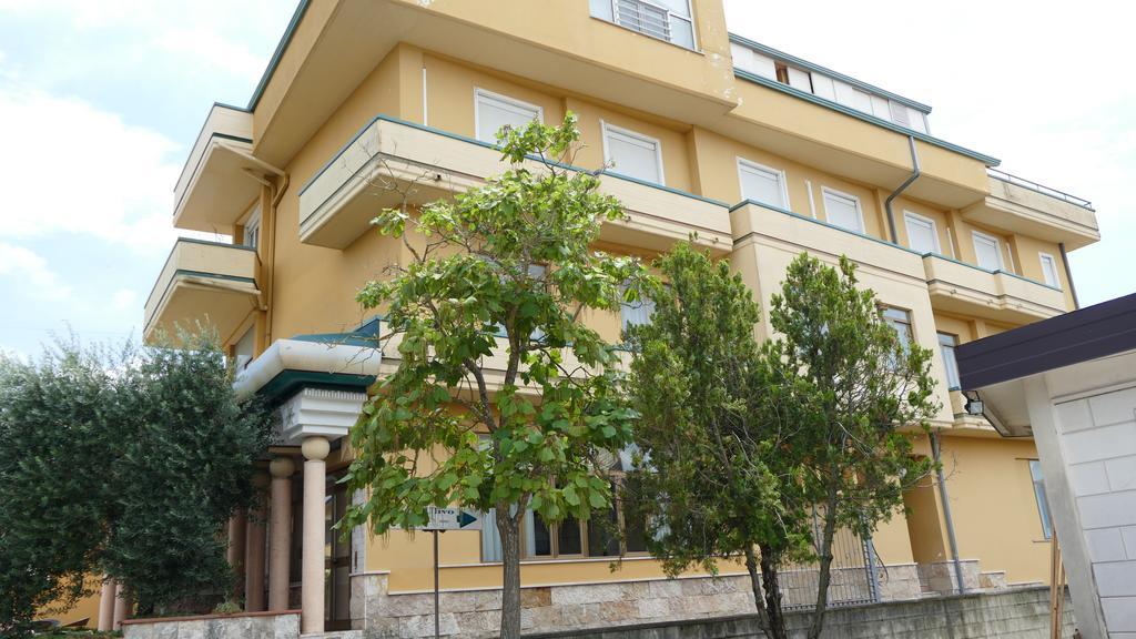 Hotel L'Ulivo Mirabella Eclano Eksteriør bilde