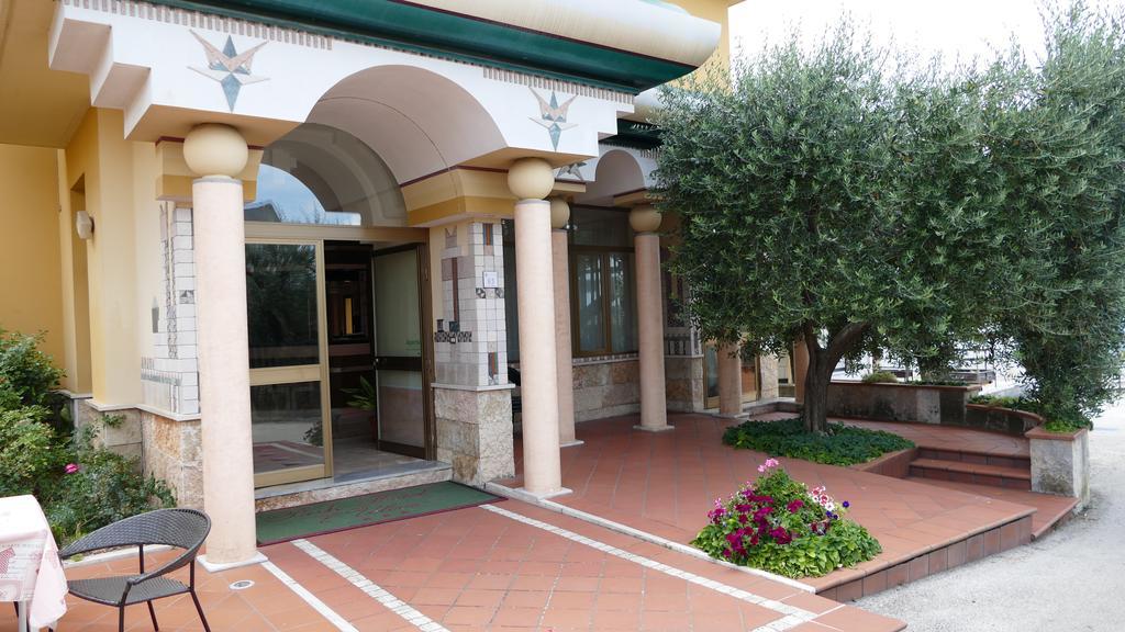 Hotel L'Ulivo Mirabella Eclano Eksteriør bilde